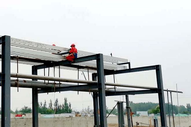 文23项目千米铝合金桥架搭建完工(图1)