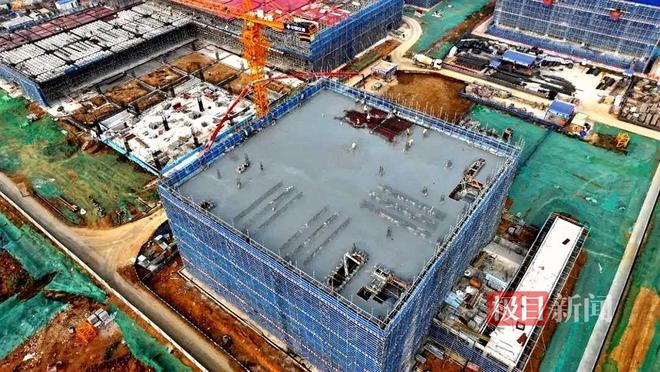 中交一航局武汉光谷移动通信基地项目首个单体封顶(图1)