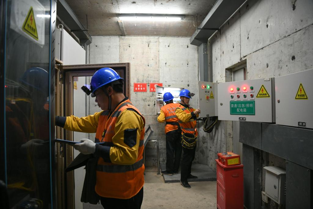 新春走基层·记者体验360行丨走近城市地下工种管廊运维员：日行2万步为城市生命线“号脉”(图3)