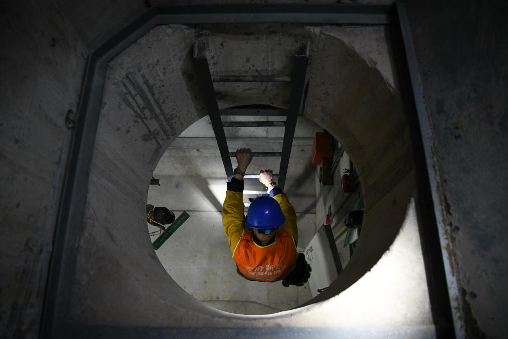 新春走基层·记者体验360行丨走近城市地下工种管廊运维员：日行2万步为城市生命线“号脉”(图4)