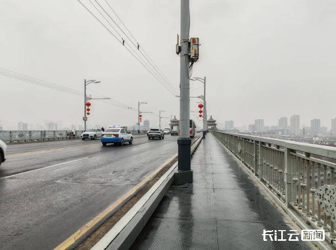 10万余米线缆入槽 武汉长江大桥焕发“新生”(图3)